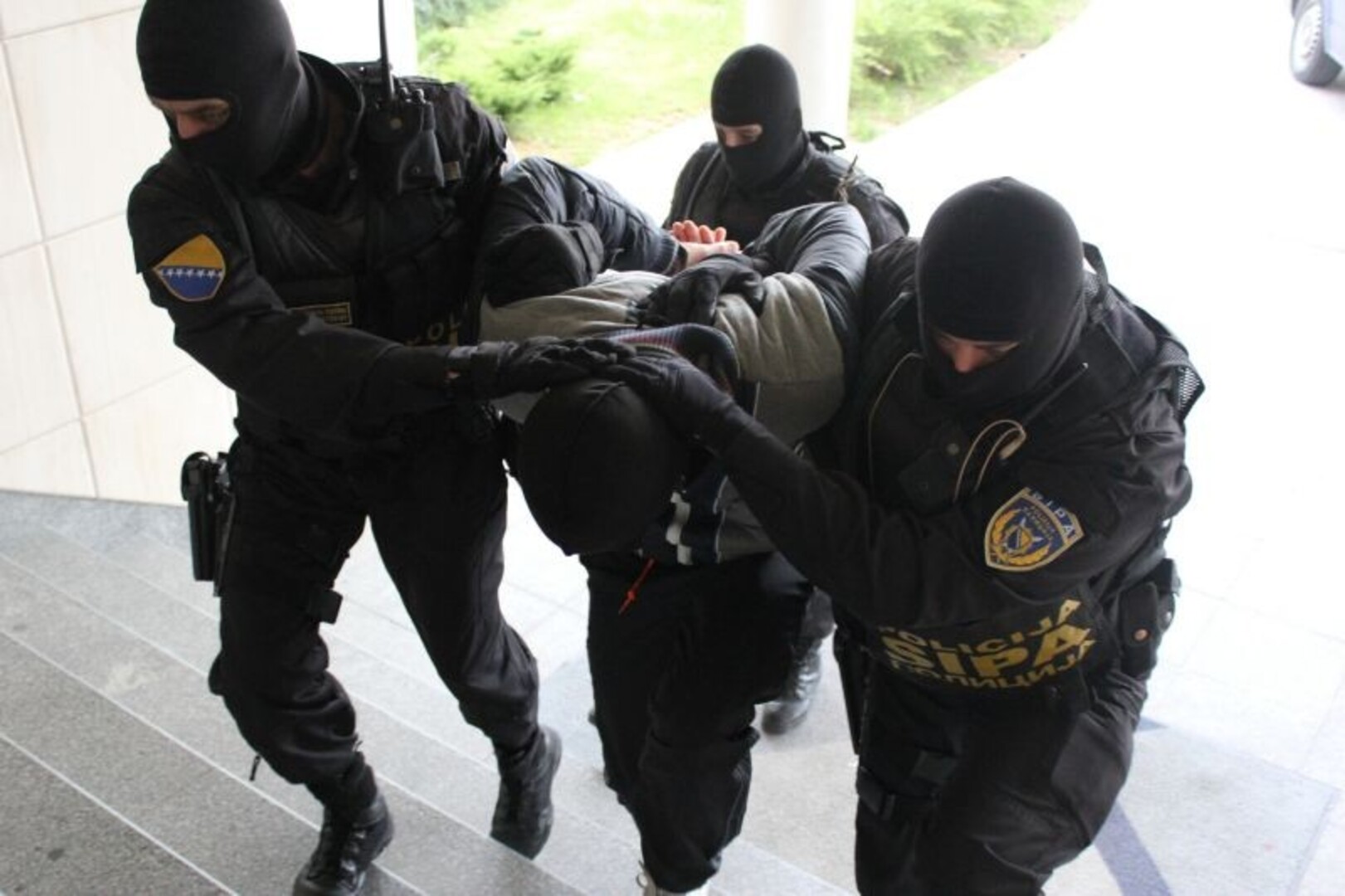 SIPA pretresa 23 lokacije. U toku operacija "Šiša" - slika 1